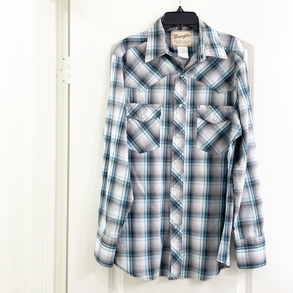 Wrangler plaid long sleeve snap front shirt - Picture 1 of 3